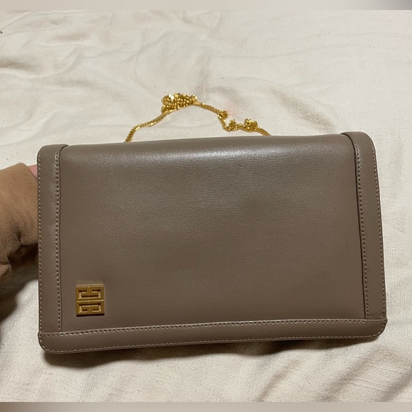 Givenchy - Picture 1 of 8